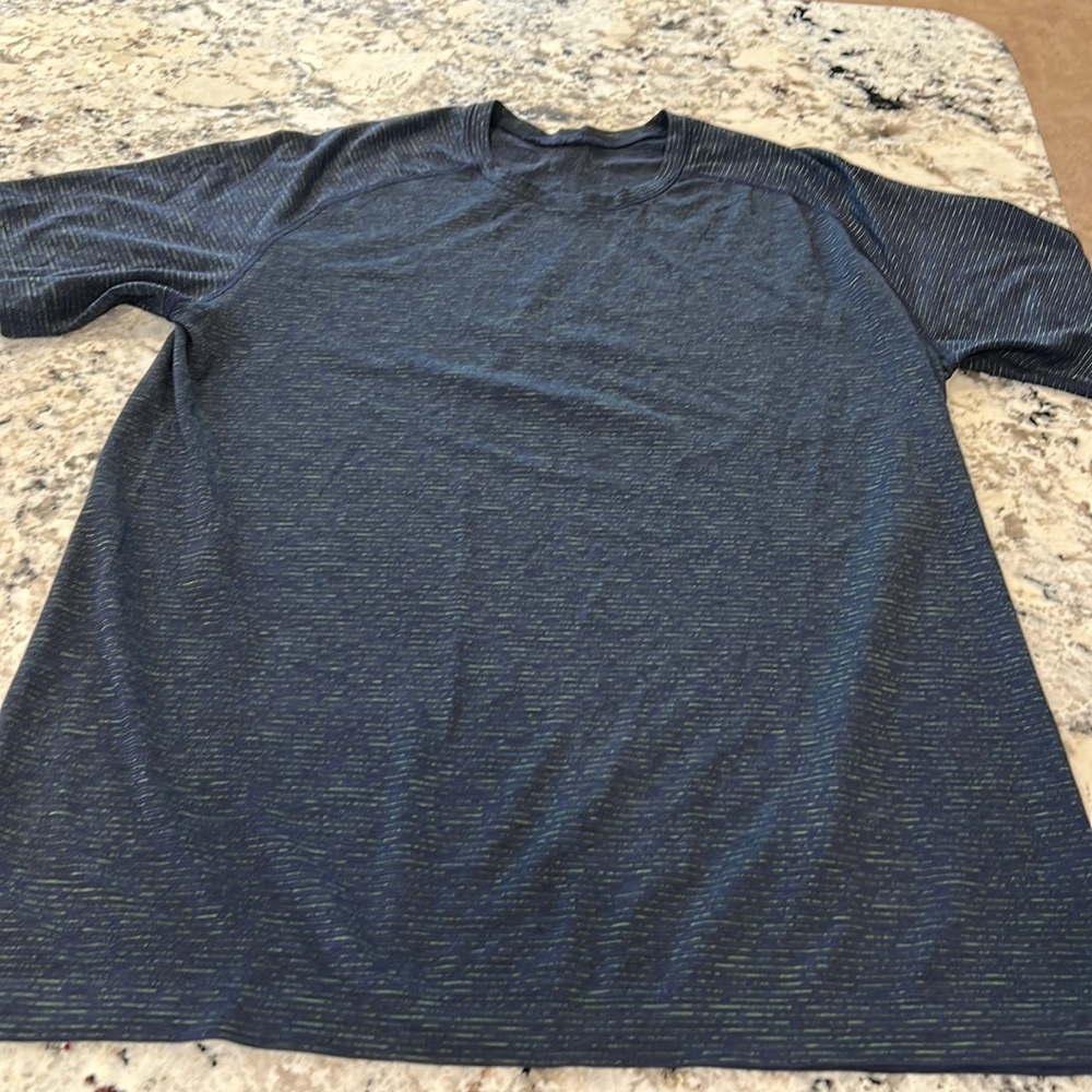 Lululemon Men’s Short Sleeved Shirt Size L
